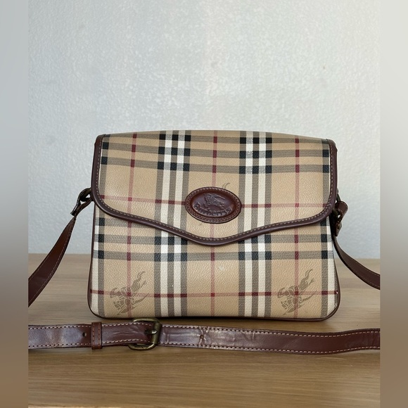 Burberry Handbags - Burberrys crossbody bag